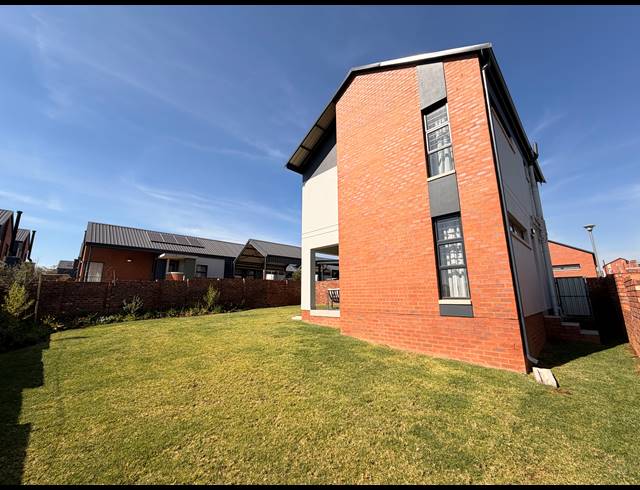 4 BEDROOM FREESTANDING FOR SALE IN ZANDSPRUIT